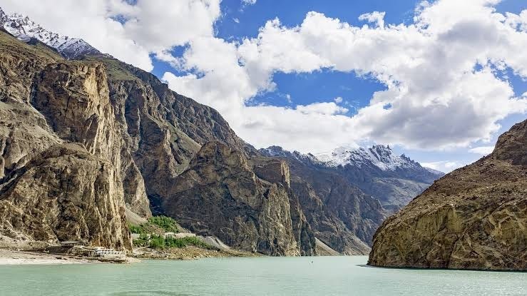secret behind hunza valley women beauty and long life 
