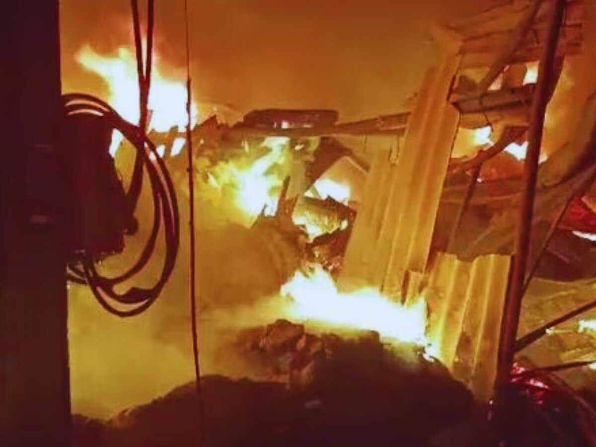 Pune Fire : पुण्यातील मार्केटयार्ड परिसरात लागली भीषण आग, 2 सिलेंडरचा स्फोट; फायर ब्रिगेडकडून शर्थीनं प्रयत्न!