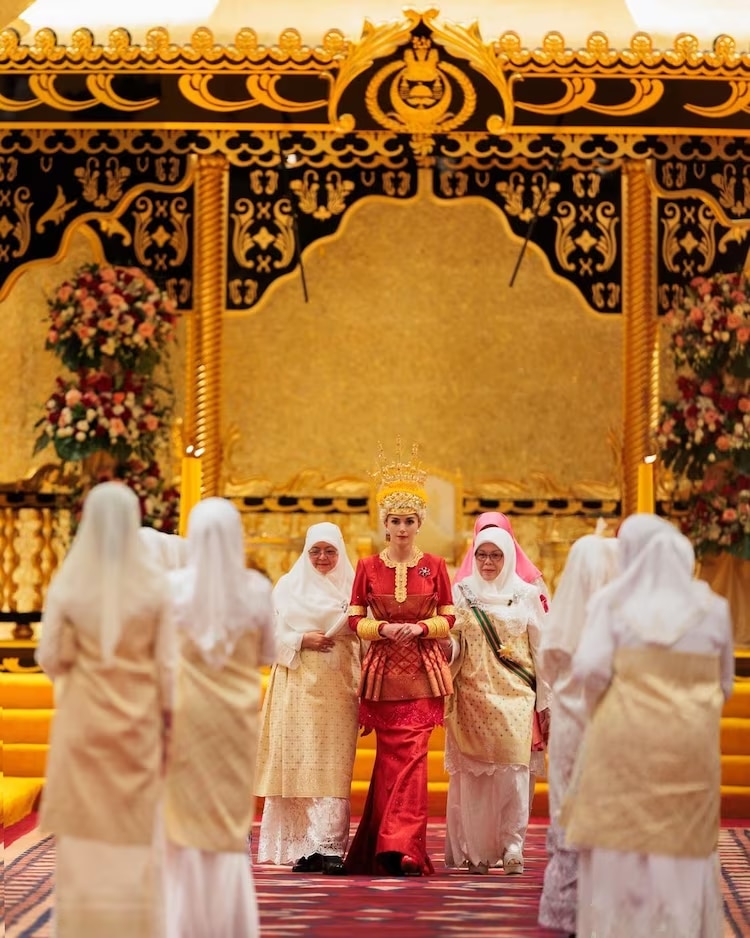 Photos brunei prince Abdul Mateen marries commoner in lavish wedding ceremony