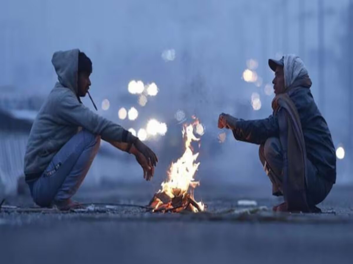 Mumbai Weather: मुंबईकरांना जाणवू लागला गारवा; बुधवारी तापमानात घट होण्याची शक्यता title=