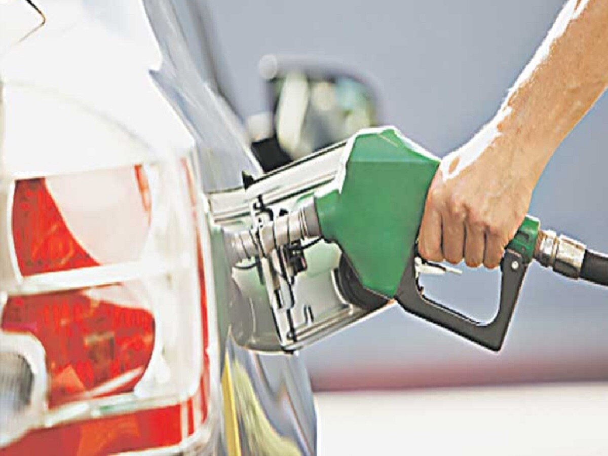 Petrol Diesel Price : मुंबई- पुण्यात पेट्रोल किती रुपये लिटर? जाणून घ्या तुमच्या शहरातील दर title=