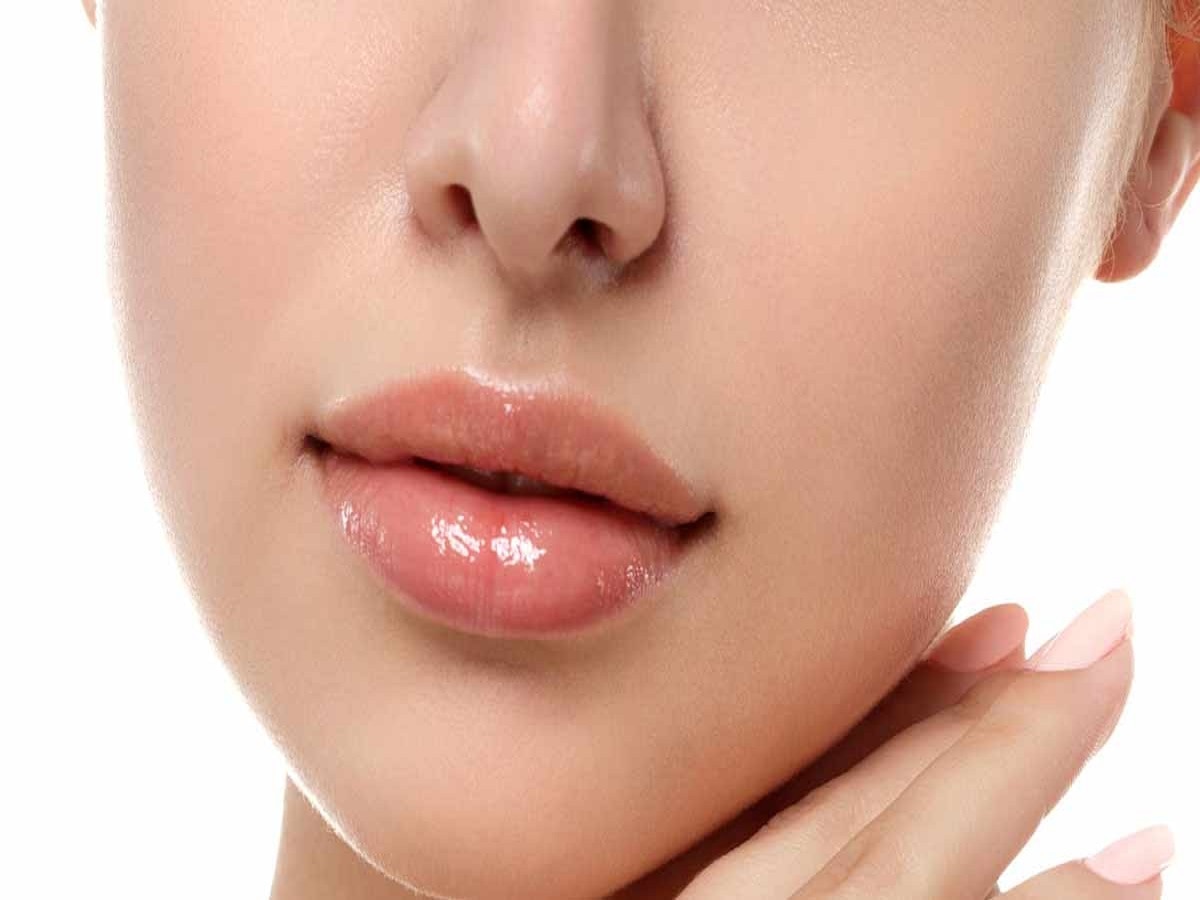 Lips Care Tips : ओठ कोरडे पडत आहेत? करा हे घरगुती उपाय  title=