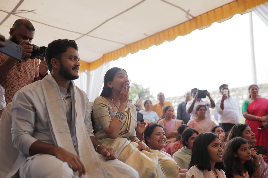 South indian Actress Sai Pallavis sister engagement ceremony photos viral 