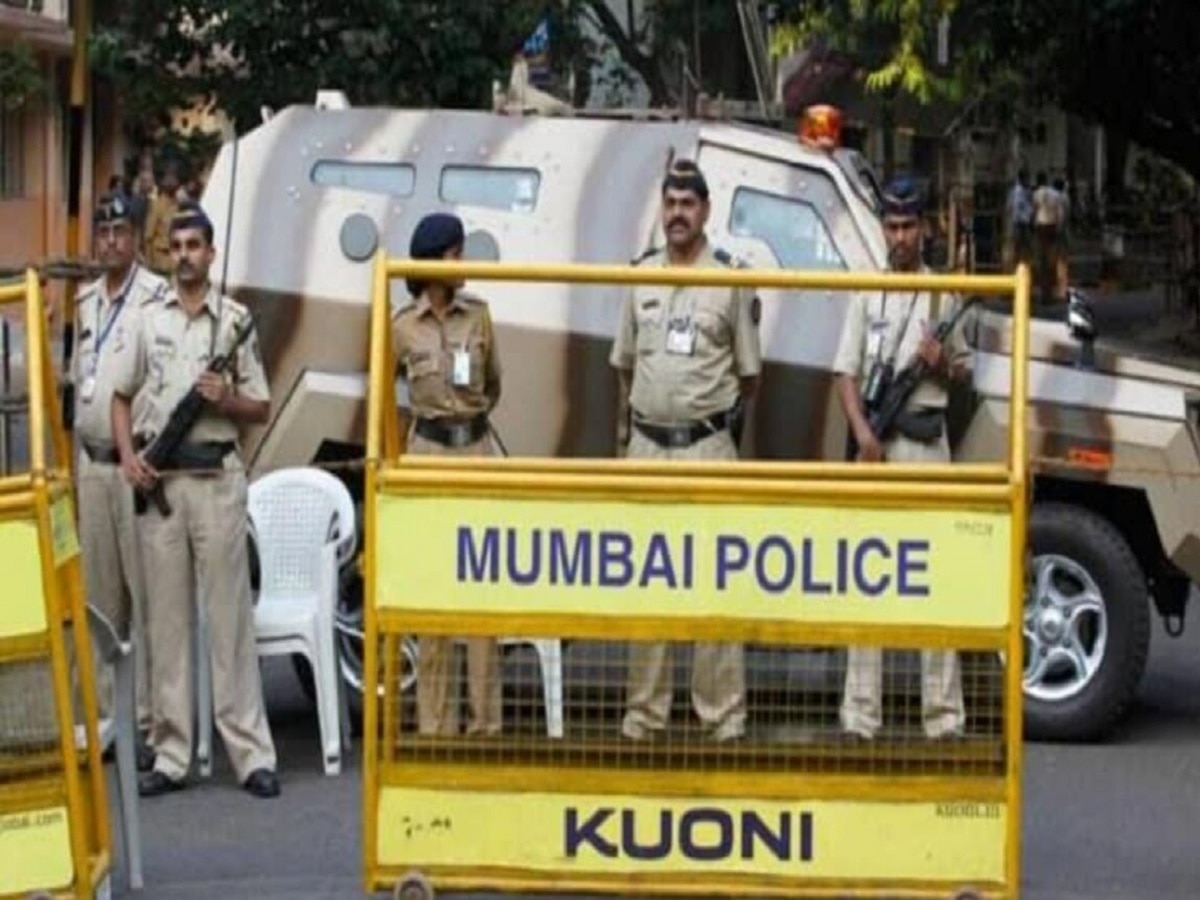 मुंबई पोलिसांची मोठी कारवाई; एकाचवेळी 11 ठिकाणी छापेमारी title=