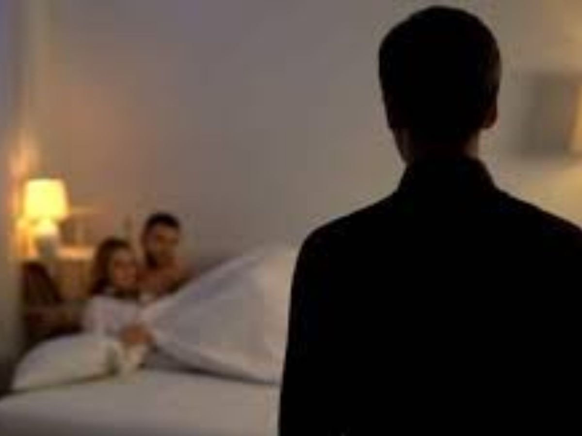 विवाहबाह्य संबंधात अडसर, बॉयफ्रेंडच्या मदतीने बायकोने पतीचा खून केला, संशय येऊ नये म्हणून…