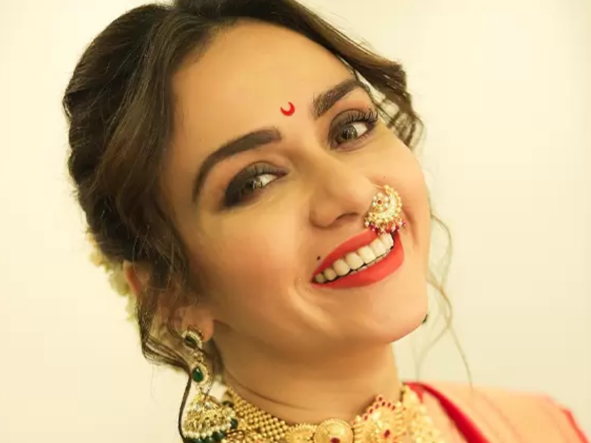 Maharashtrian bride 7 types of nose rings different names