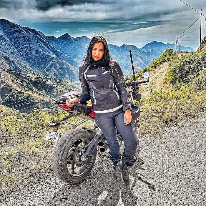 Women Bike Rider divya sandhu travelled all over india 