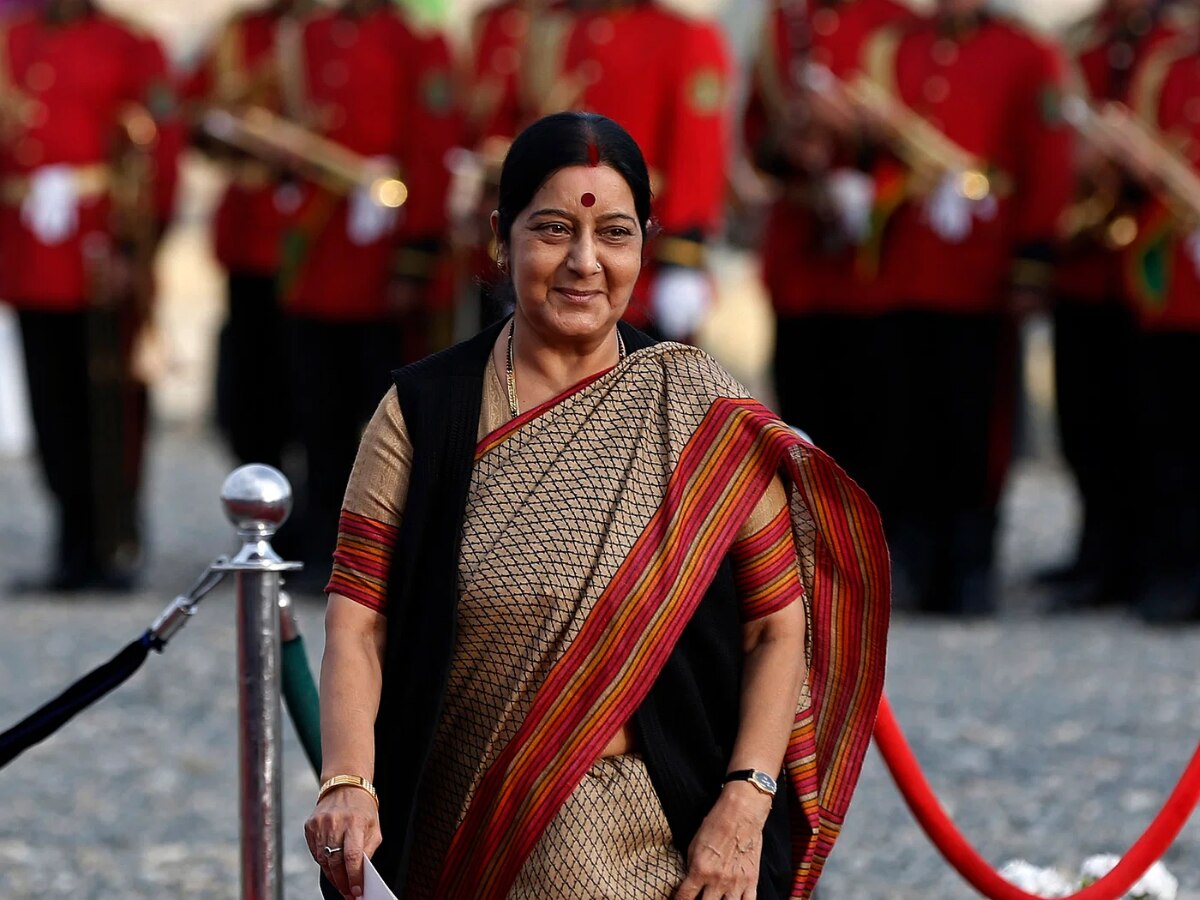 Sushma Swaraj Memories: जगातल्या कुठल्याही कोपऱ्यात असू द्या, एक फोन पुरे! सुषमा स्वराज आणि त्यांच्या बचाव मोहिमा… title=