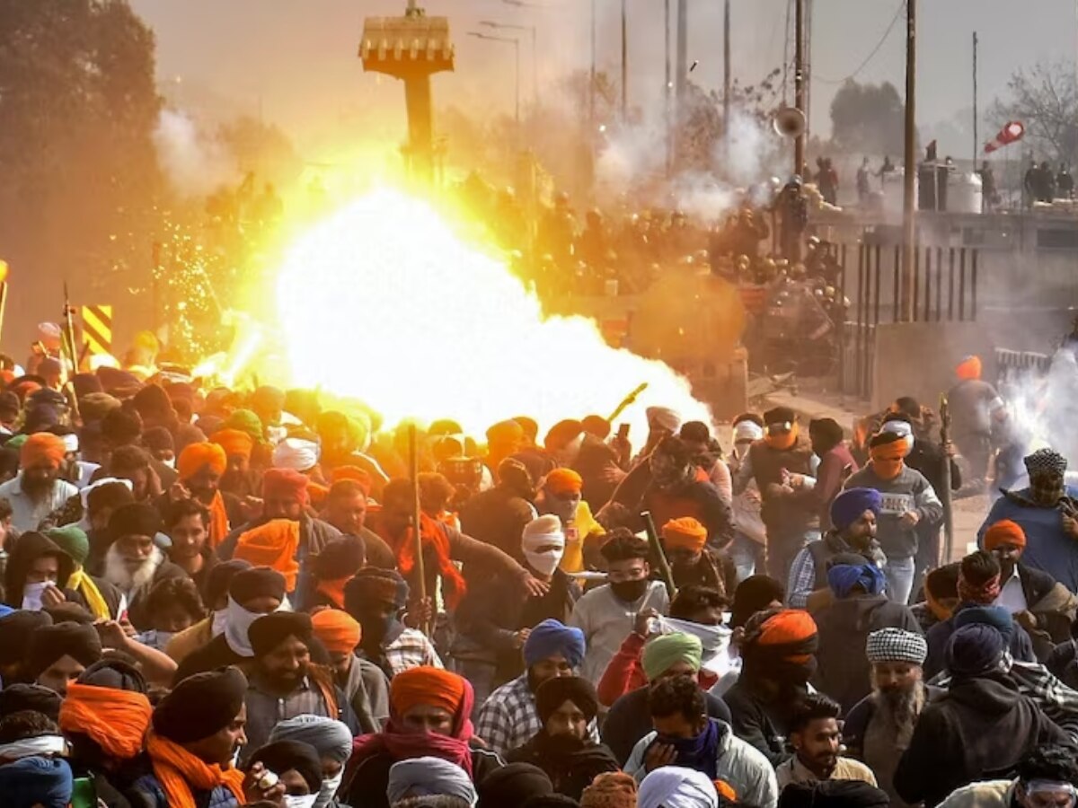 Farmer Protest : पोलिसांच्या अश्रू गोळ्यांना मिरची पावडरने प्रत्युत्तर, गोळीबारात एका शेतकऱ्याचा मृत्यू, तर 12 सैनिक जखमी! title=