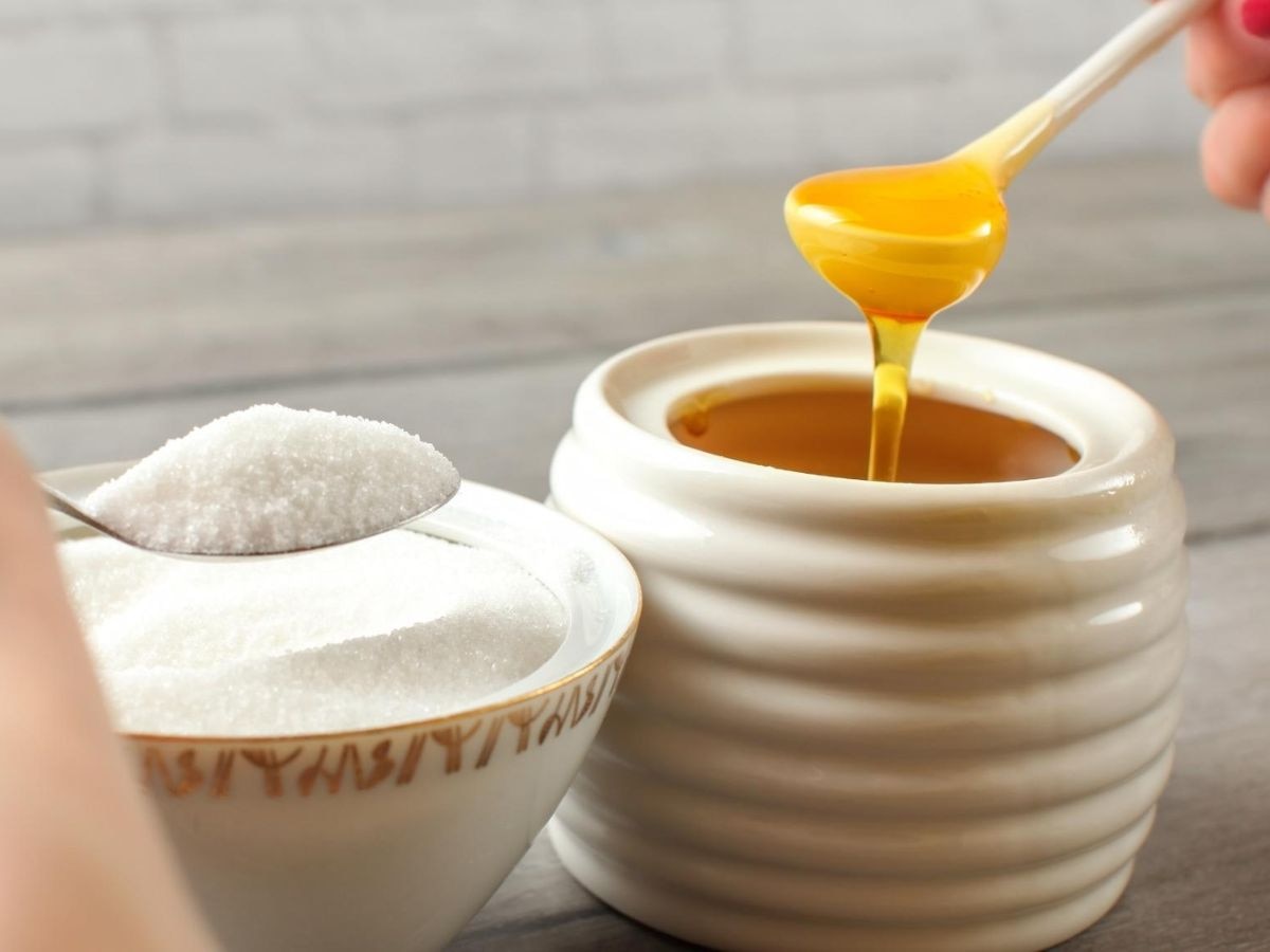 Recipes: साखरेला उत्तम पर्याय ठरू शकतं मध, पण वापरताना लक्षात ठेवा 'या' गोष्टी title=