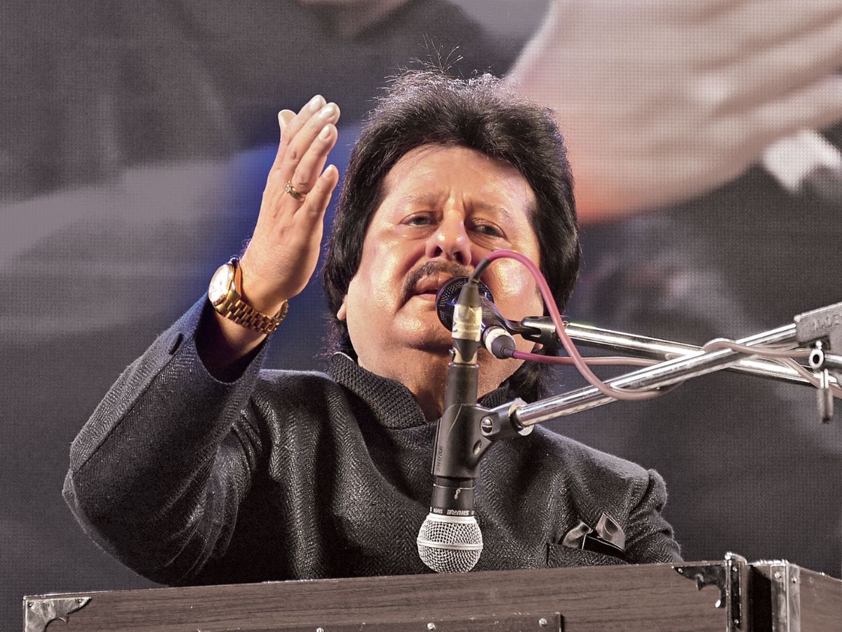 Pankaj Udhas renowned Ghazal singer, passes away know his filmy carrer