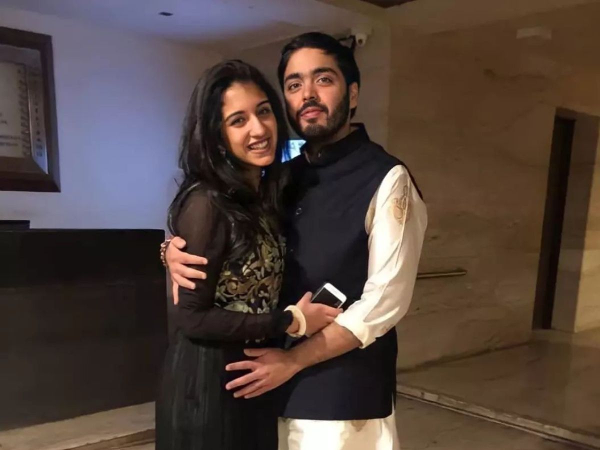 Anant ambani fiance nita ambani mukesh ambani daughter in law radhika merchant no makeup look