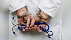 नाशिकमध्ये महात्मा फुले योजनेत मोठा भ्रष्टाचार; महाराष्ट्रात पहिल्यांदाच 2 डॉक्टरांना अटक