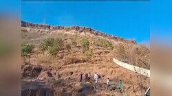 अजिंक्यतारा किल्ल्याखाली सापडला बेपत्ता मुलीचा मृतदेह; शेजारी सापडलेल्या मृत बिबट्यामुळे गूढ वाढलं