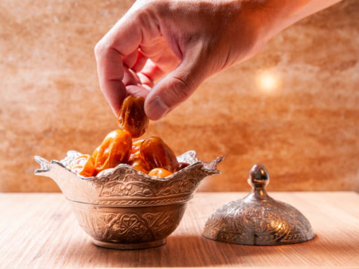 Why do break your fast by eating dates during Ramadan 8 Healthy Reasonsच रमजानच्या दिवसात खजूर