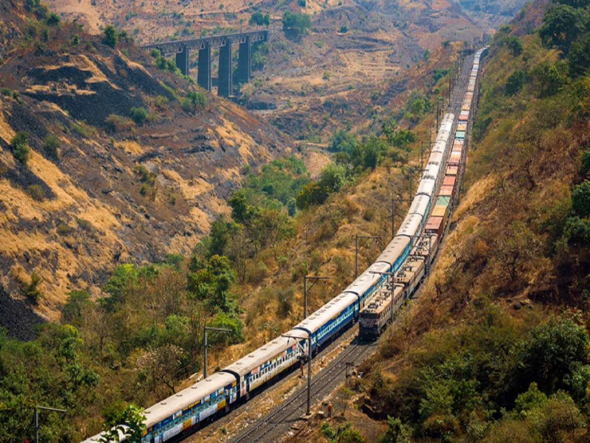 तब्बल 256 डबे, भारतात आहे जगातील सर्वात लांब ट्रेन! एका टोकापासून ...