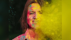 Holi 2024 होळी खेळताना 'अशी' घ्या त्वचेची काळजी 