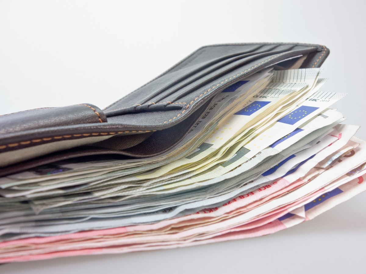 Do not keep these things in wallet will face financial loss