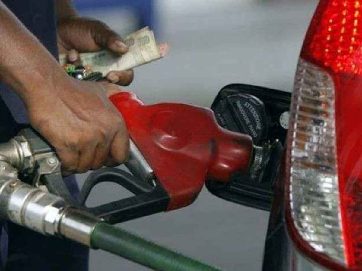 Petrol Diesel Prices: लोकसभा निवडणुकीपूर्वी मोदी सरकारचा मास्टरस्ट्रोक; पेट्रोल-डिझेल झालं स्वस्त title=