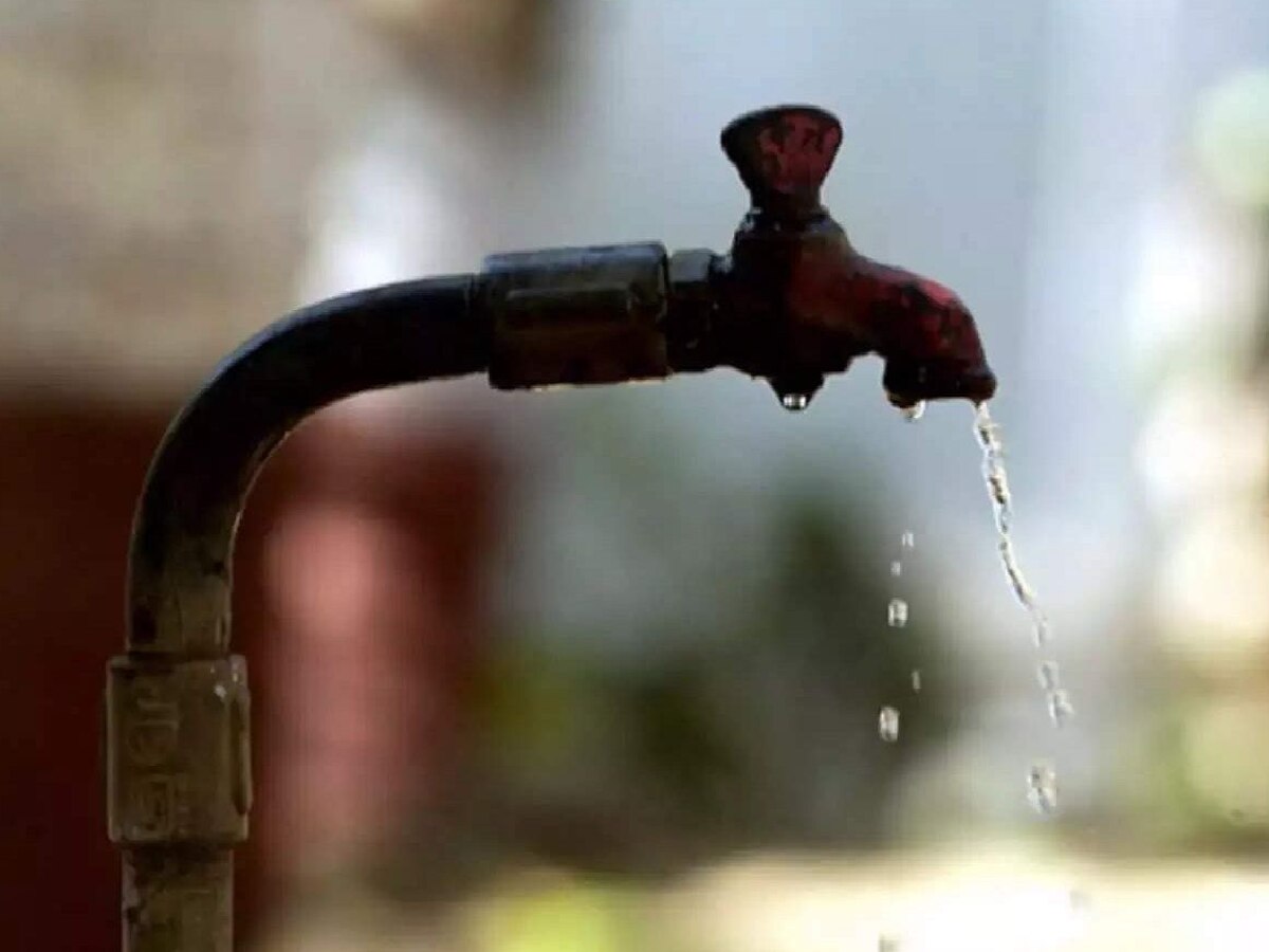 Mumbai Water Cut: मुंबईकरांनो पाणी जपून वापरा; 'या' तारखेपर्यंत 5 टक्के पाणी कपातीची घोषणा title=
