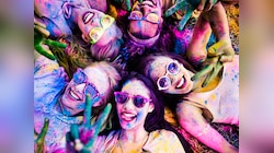 Holi 2024 : धुलवडीनंतर हाताचा रंग निघणं कठीण होतं? अशावेळी घरगुती उपायांनी सुटेल रंग 