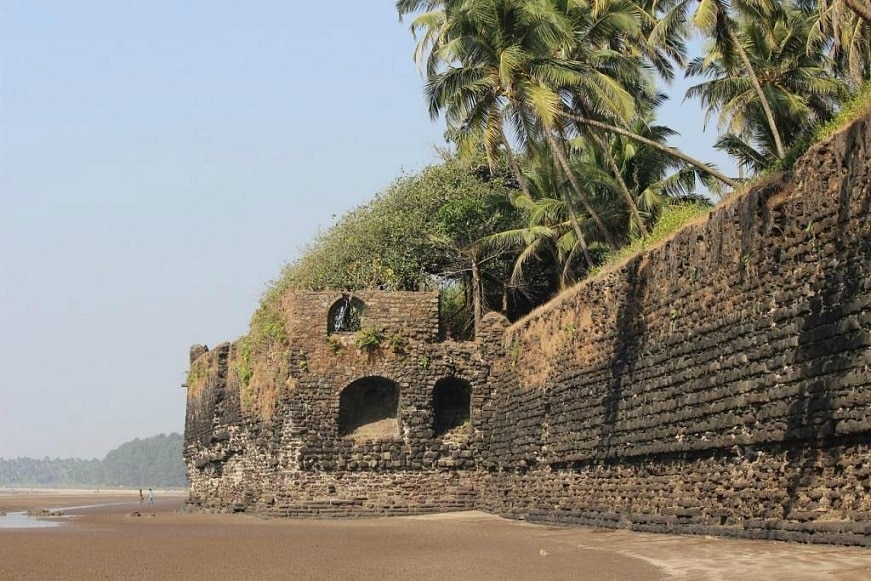 Maharashtra tourism sea based forts history names and photos 