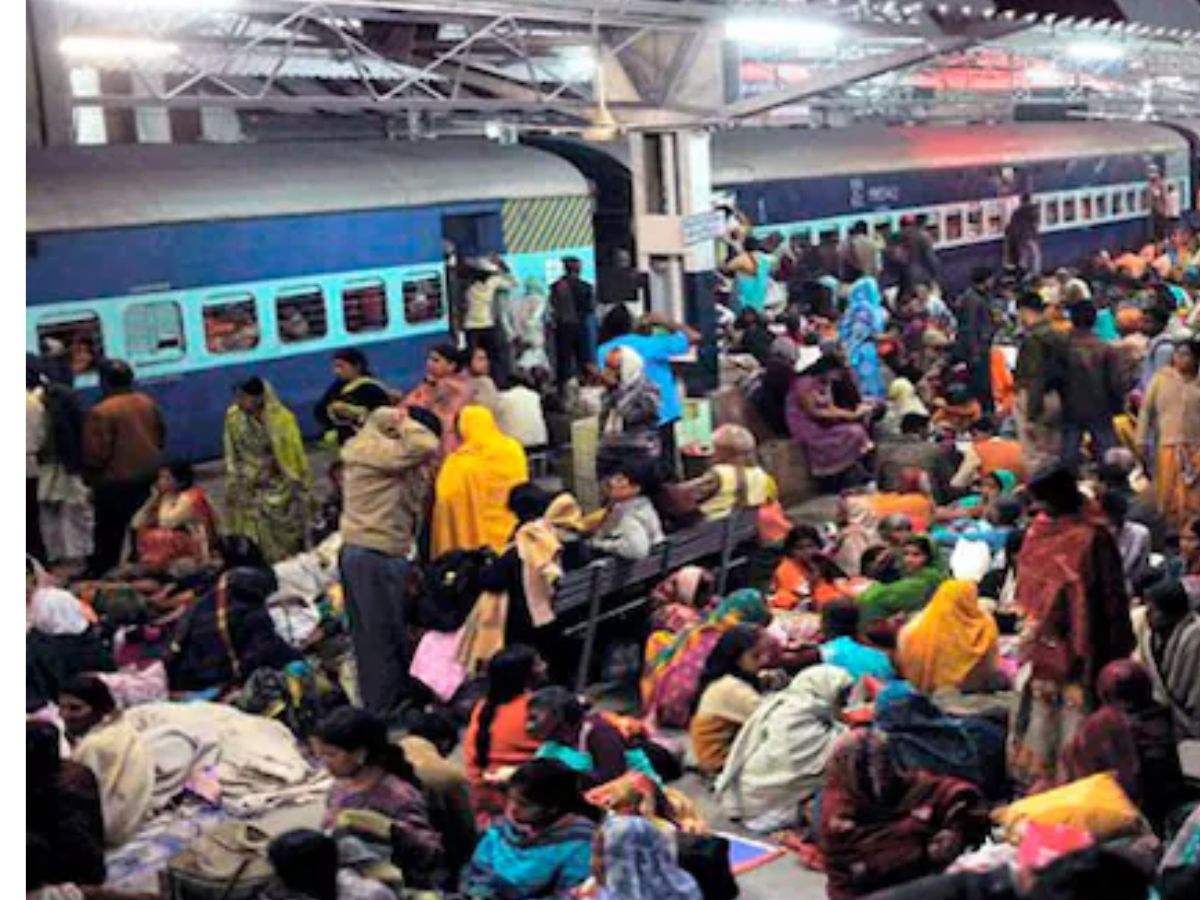 Holi Train travel special trains Incresed ticket Indian Railway News