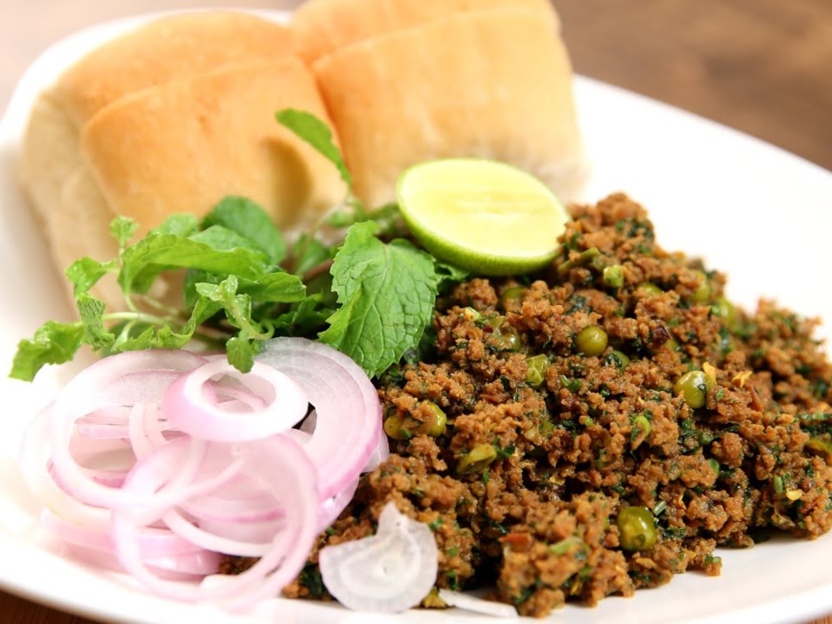 know the Best Street Food in Mumbai famous dishes You Must Try 