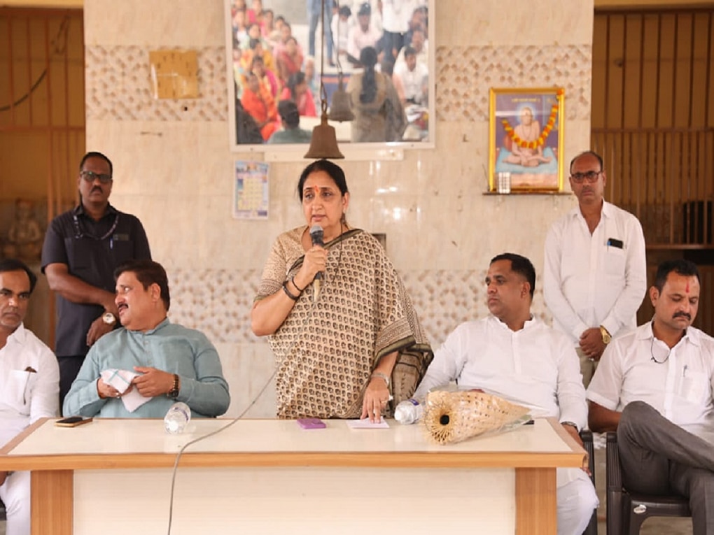 Loksabha Election 2024 : '…मग पक्ष चोरला कसं म्हणता?' बारामतीतून सुनेत्रा पवार सासऱ्यांना खडा सवाल