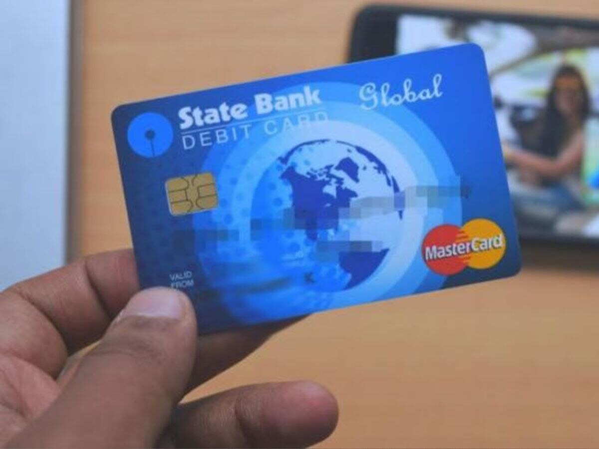 SBIचा ग्राहकांना मोठा झटका; डेबिट कार्डसंबंधीत नवीन नियम जारी, 1 एप्रिलपासून लागू title=