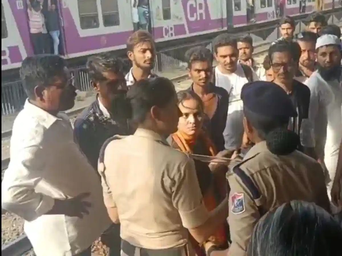 गावाला जायला निघालेल्या कुटुंबाची कल्याण स्थानकात ताटातुट; महिलेचा प्लॅटफॉर्मवरच गोंधळ