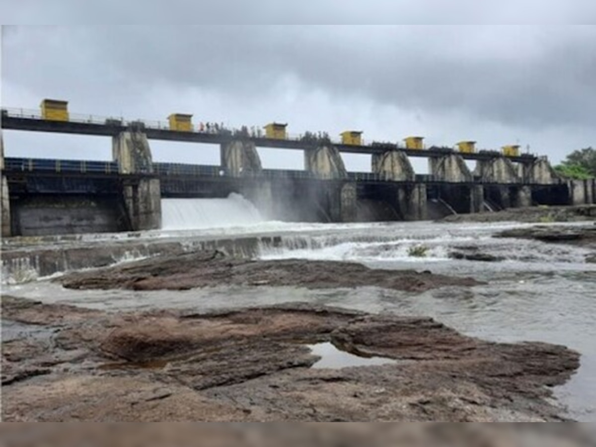 Mumbai News  : उष्णतेमुळे अंगाची लाहीलाही! मुंबईसह राज्यावर पाणी टंचाईचं संकट title=