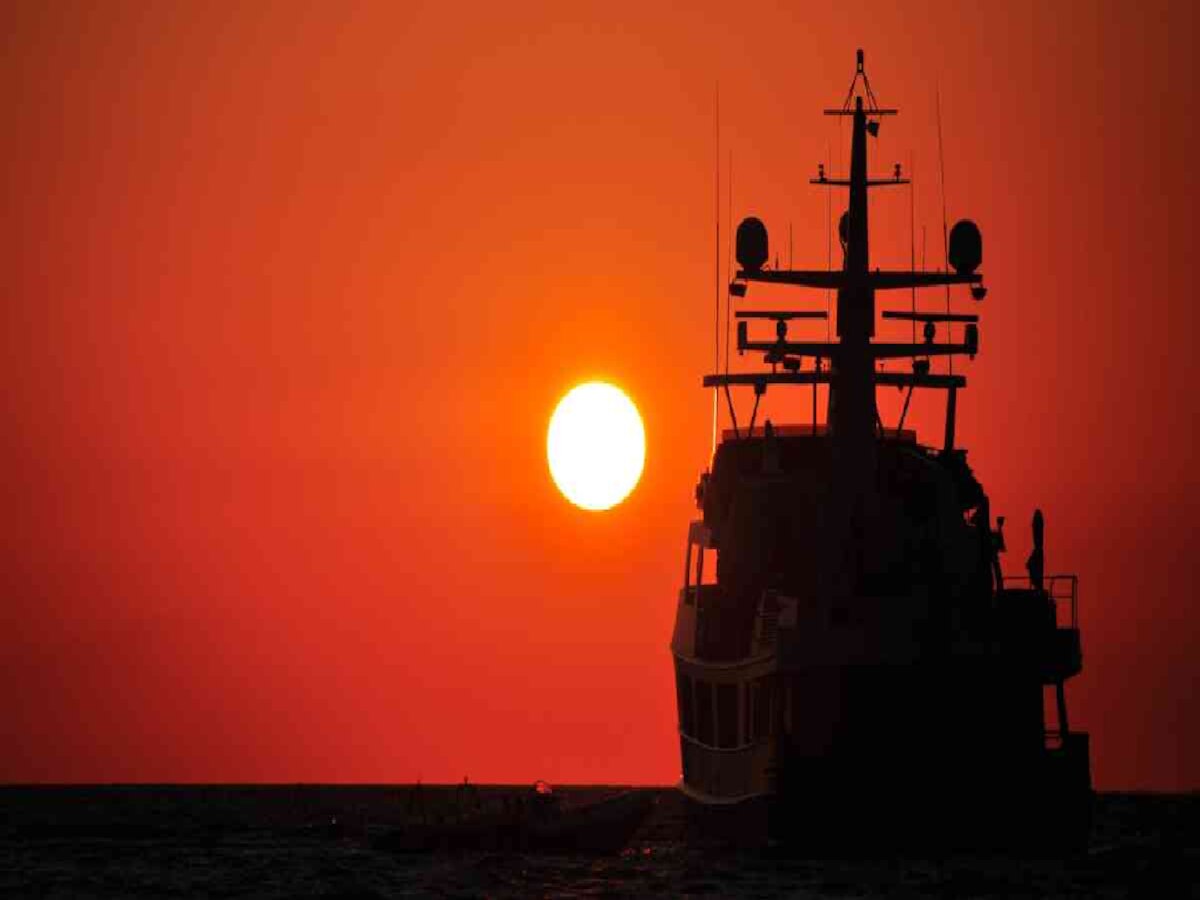 भारतीय सागरी हद्दीत संशयास्पद हालचाली; 'ती' हेरगिरी करणारी जहाजं कोणाची? title=
