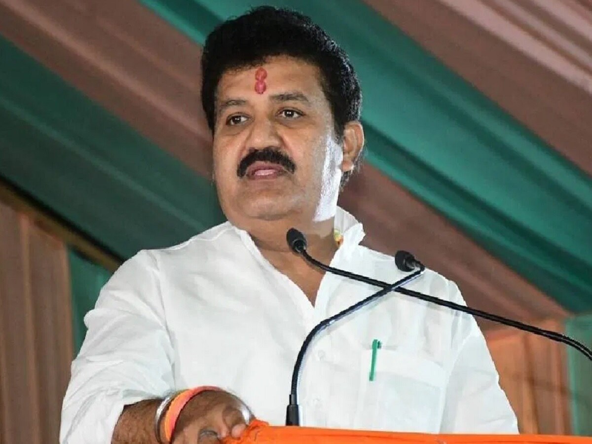 पाच पक्ष सोडून आलेले निष्ठावान कसे? उद्धव ठाकरे गटाच्या लोकसभा उमेदवाराला संजय राठोड यांचा थेट सवाल