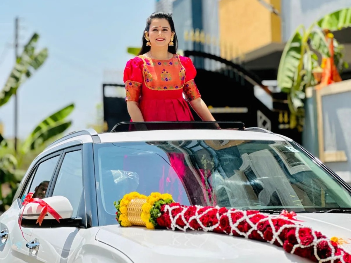 Marathi Actress Prajakta Gaikwad buy new hyundai car share photos and caption on instagram 