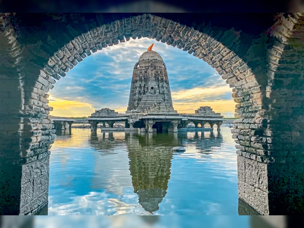 VIDEO : गेल्या 46 वर्षात फक्त 5 वेळा दिसलं महाराष्ट्रातील 'हे' मंदिर, अद्भूत नजारा पाहून तुम्ही व्हाल अवाक् title=