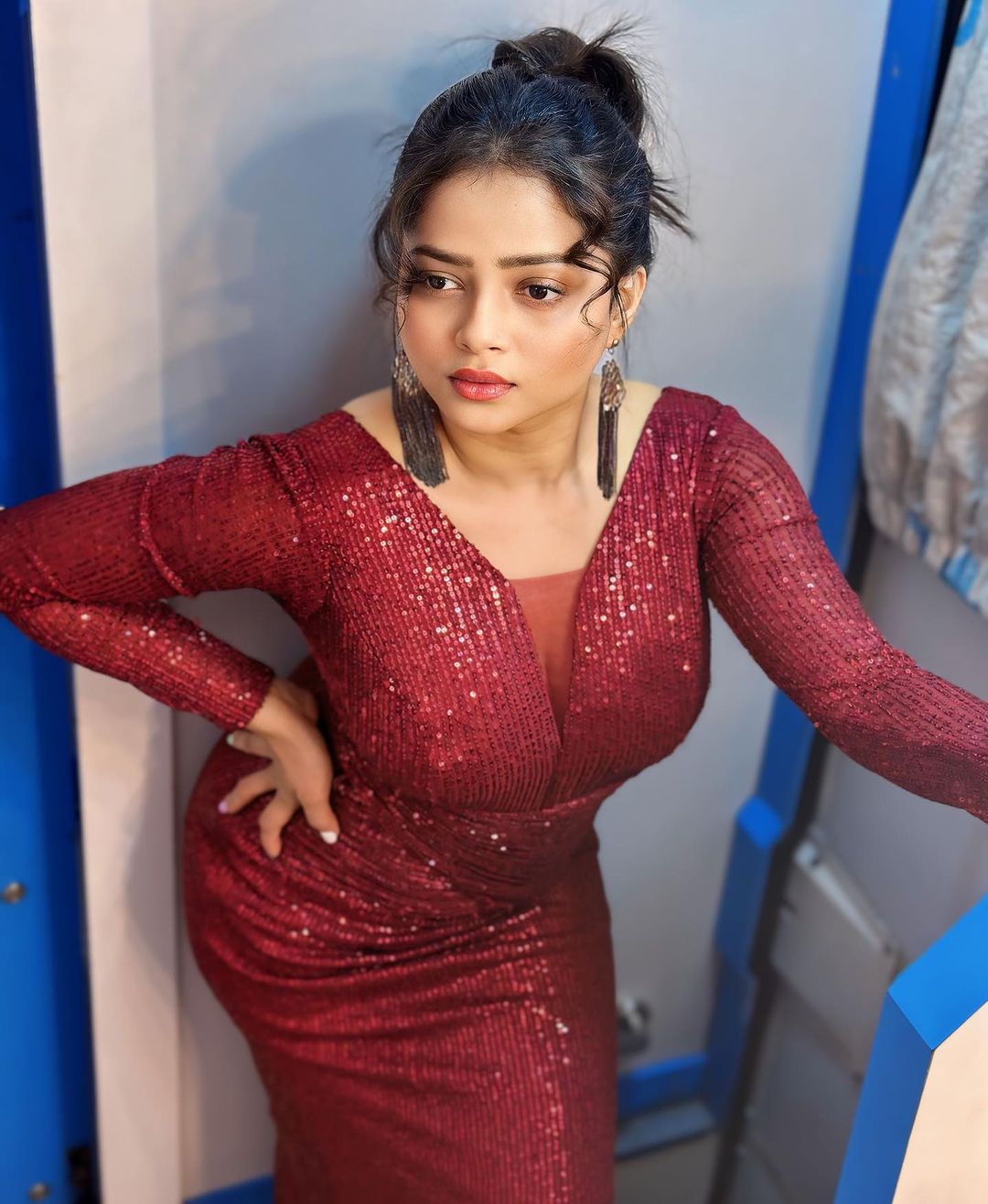 Shivali parab hot lady caption sai tamhankar