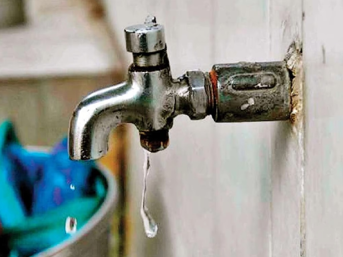 Mumbai Water Cut: मुंबईकरांनो पाणी जपून वापरा!; 18-19 एप्रिलला 'या' भागात 100 टक्के पाणी कपात title=