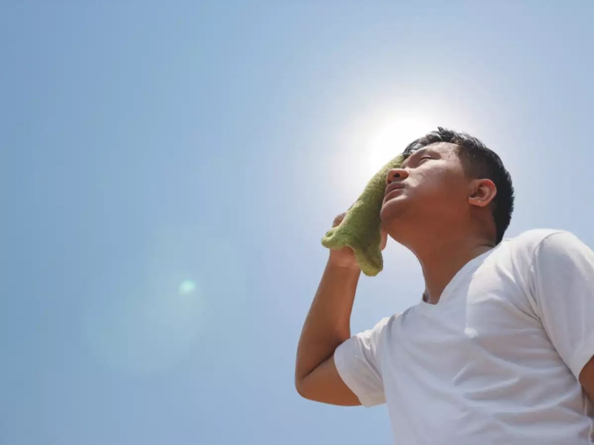 Is it okay to eat almonds and cashew during summers