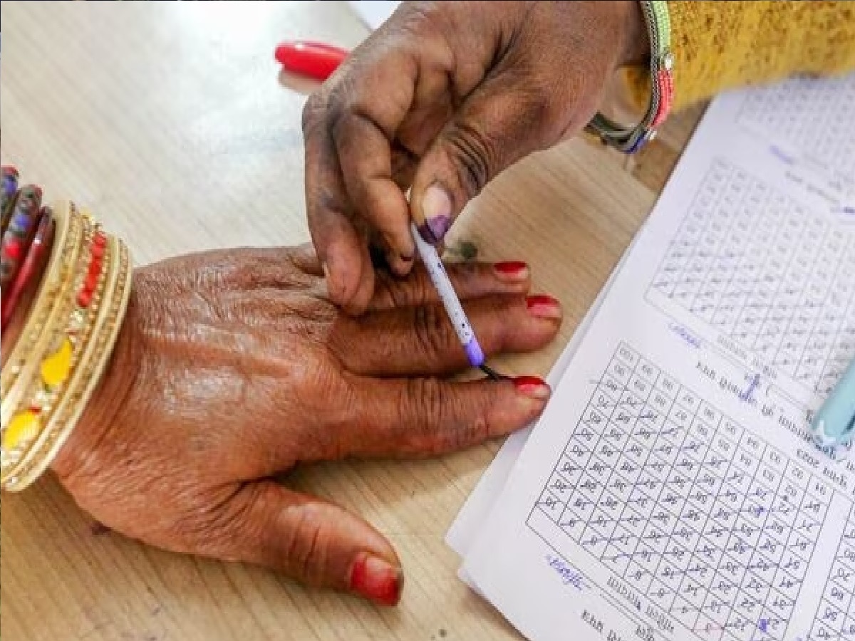 Loksabha 2024 : आई-वडिलांनी मतदान केल्यास, मुलांना परीक्षेत मार्क्स वाढवून मिळणार title=