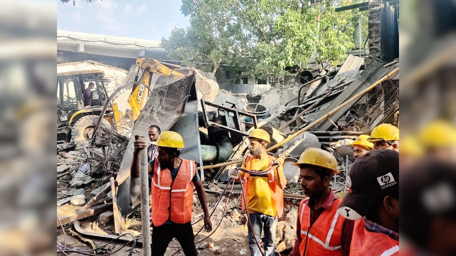 'जसे गाळे पाडले तसेच पुन्हा बांधून द्या'; BMC ने केलेल्या कारवाईवरुन हायकोर्ट संतप्त