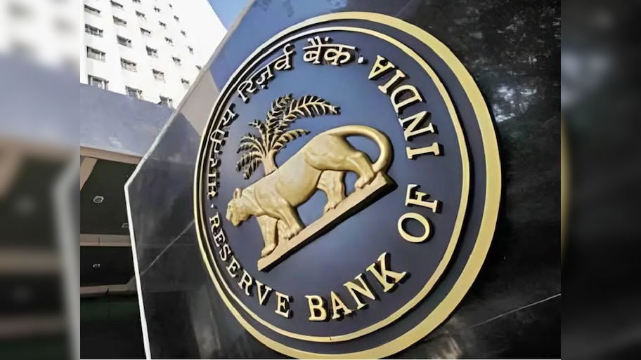 RBIची महाराष्ट्रातील 'या' बँकेवर कारवाई; ग्राहकांना पैसेही काढता येणार नाही