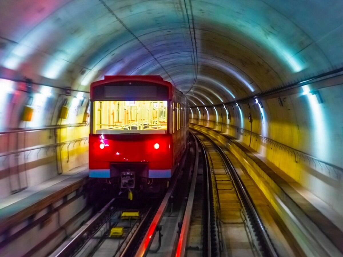 Mumbai Metro 3: मुंबईकरांचा प्रवास होणार आणखी जलद, भुयारी मार्गाचा पहिला टप्पा 'या' महिन्यात होणार सुरु? title=
