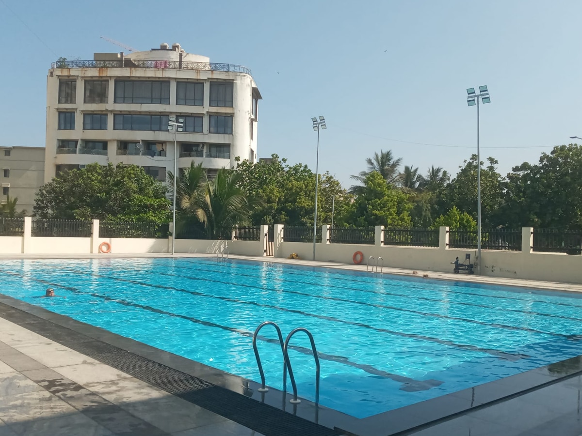 21 दिवसात पोहायला शिका, मुंबई महापालिकेचा अनोखा उपक्रम, फी फक्त... title=