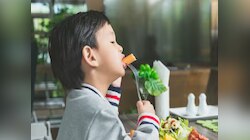 Healthy Diet: लहान मुलांना आताच लावा आहाराच्या आरोग्यदायी सवयी; पोषणाबाबत खास टीप्स