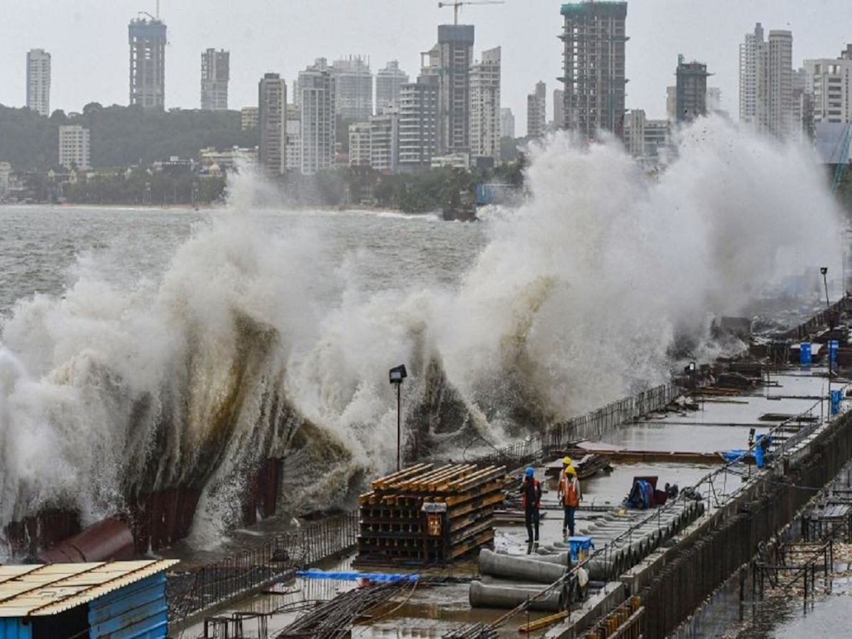 Mumbai News : सावध व्हा! 4 महिन्यांमध्ये 22 दिवस समुद्र खवळणार, नेमका कधी वाढणार धोका? पाहा  title=