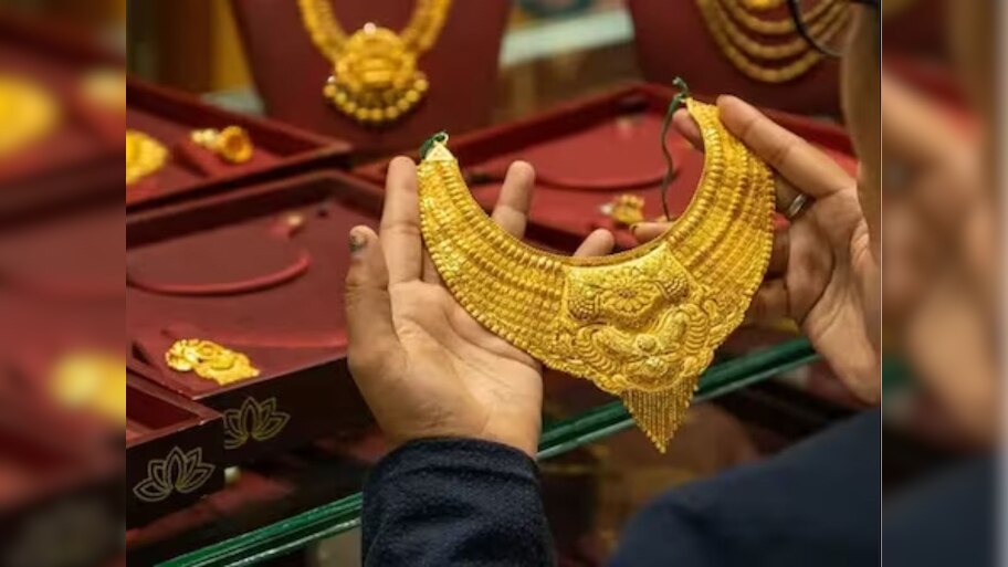 सोन्याला पुन्हा झळाळी; मे महिन्याच्या सुरुवातीलाच भाव वाढला, मुंबईतील दर जाणून घ्या 