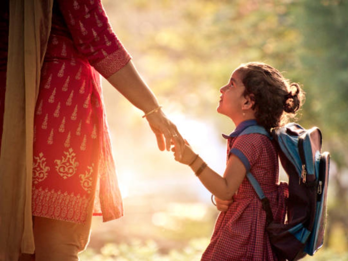 पालक 'ह्या' वयात मुलांना शाळेत पाठवून करतात चूक, मोटिवेशन स्पीकर विक्रम शर्मा असं का म्हणतात?  title=