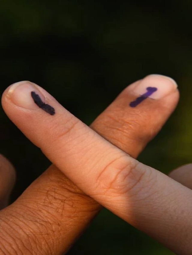 Loksabha 2024, lok sabha elections 2024, election commission, indelible ink, Lok Sabha Elections 2024, blue ink, Election Ink, Election commission, voting, Blue Ink Applied to Voters Finger, Why Using Blue Ink at the Time of Voting, National Politics in Marathi, Indian Political News in Marathi, National Politics India in Marathi, National Political News Headline, National International Politics in Marathi