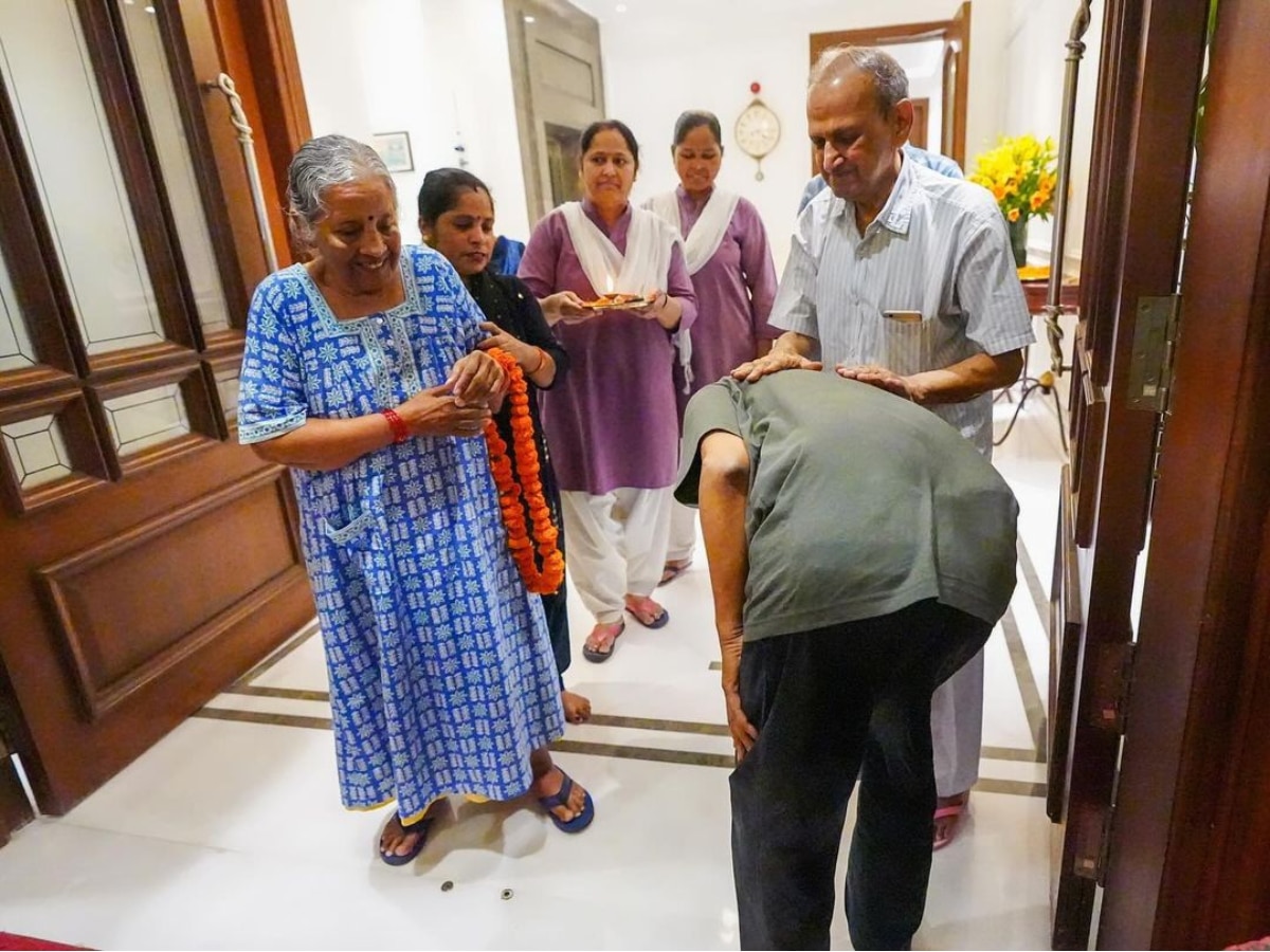 Arvind Kejriwal reaches home after 50 days